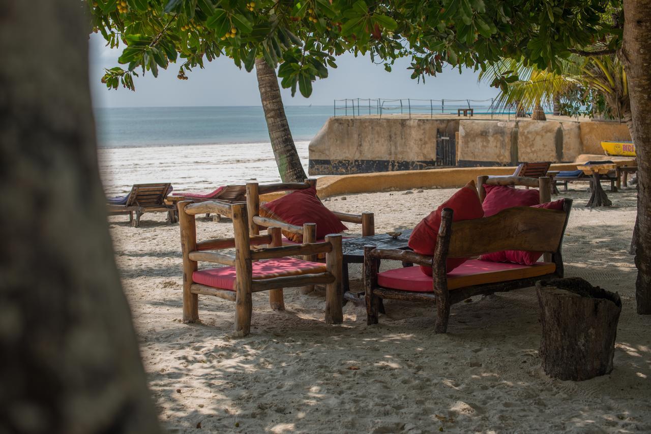 Хостел Soul Breeze Backpackers Diani Діані-Біч Екстер'єр фото