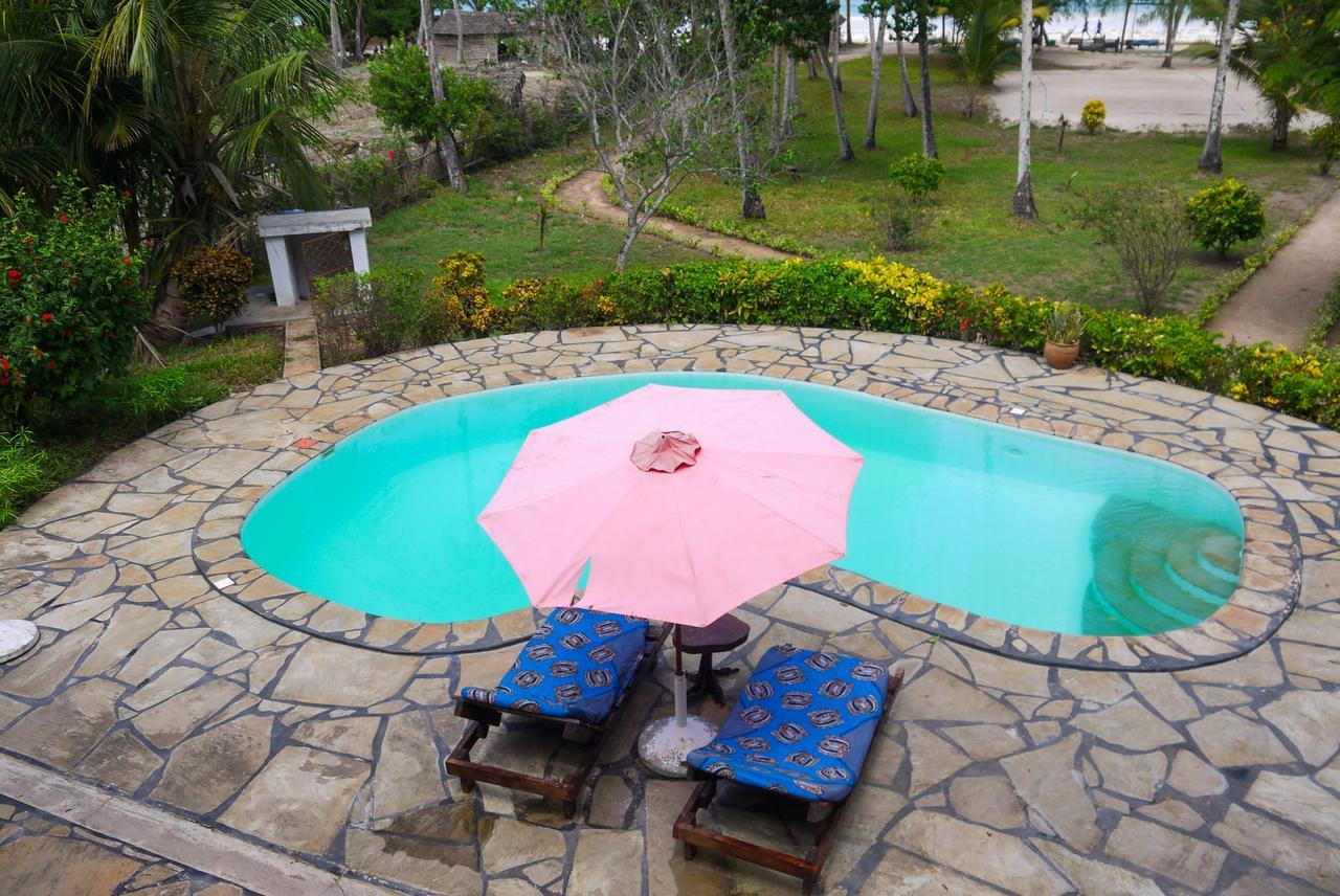 Хостел Soul Breeze Backpackers Diani Діані-Біч Екстер'єр фото