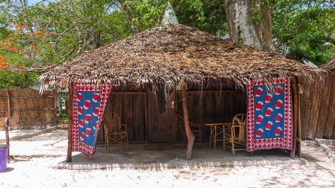 Хостел Soul Breeze Backpackers Diani Діані-Біч Екстер'єр фото