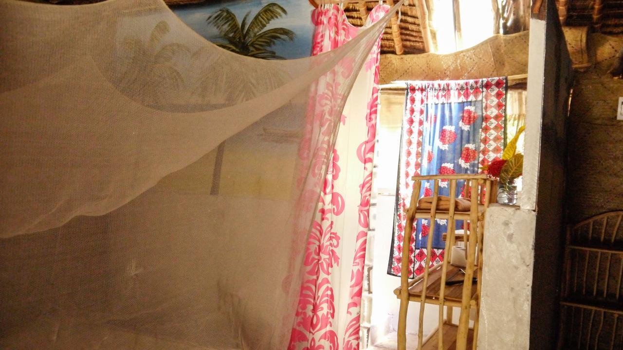 Хостел Soul Breeze Backpackers Diani Діані-Біч Екстер'єр фото