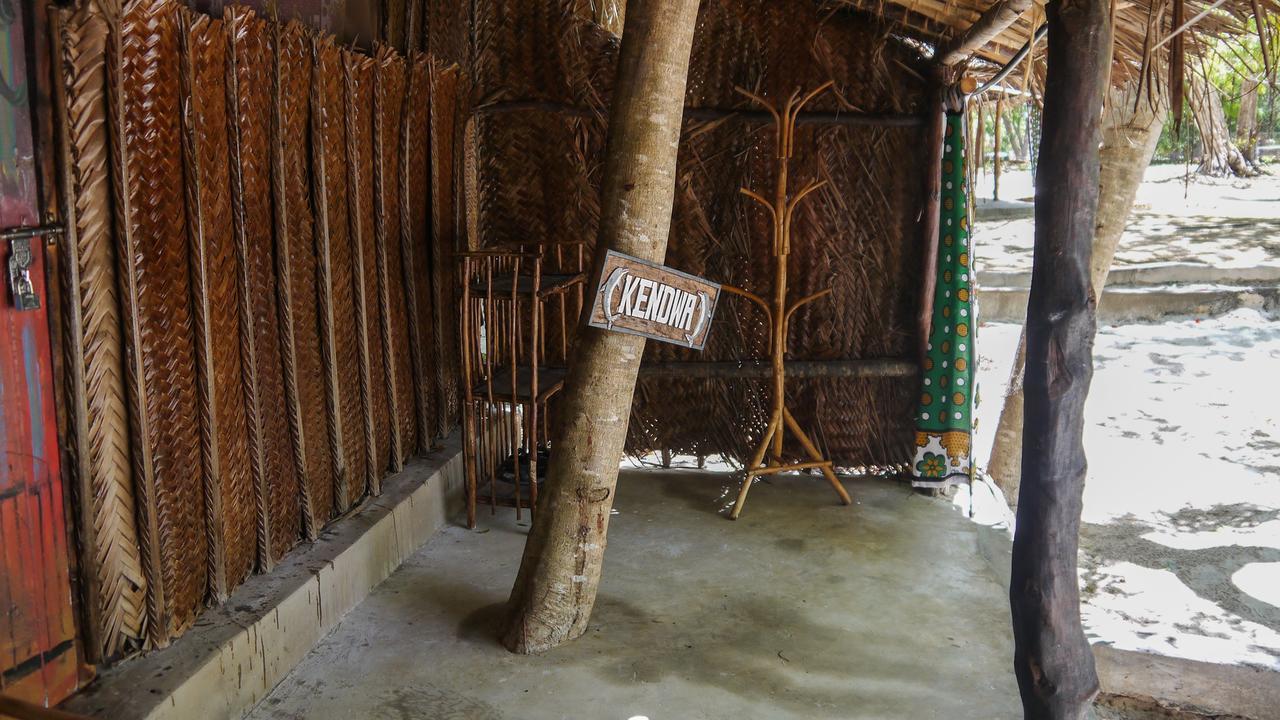 Хостел Soul Breeze Backpackers Diani Діані-Біч Екстер'єр фото
