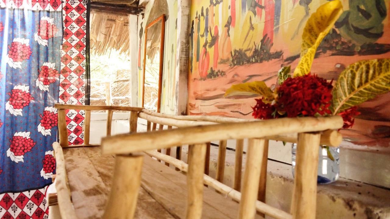 Хостел Soul Breeze Backpackers Diani Діані-Біч Екстер'єр фото