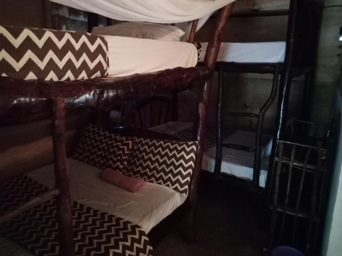 Хостел Soul Breeze Backpackers Diani Діані-Біч Екстер'єр фото