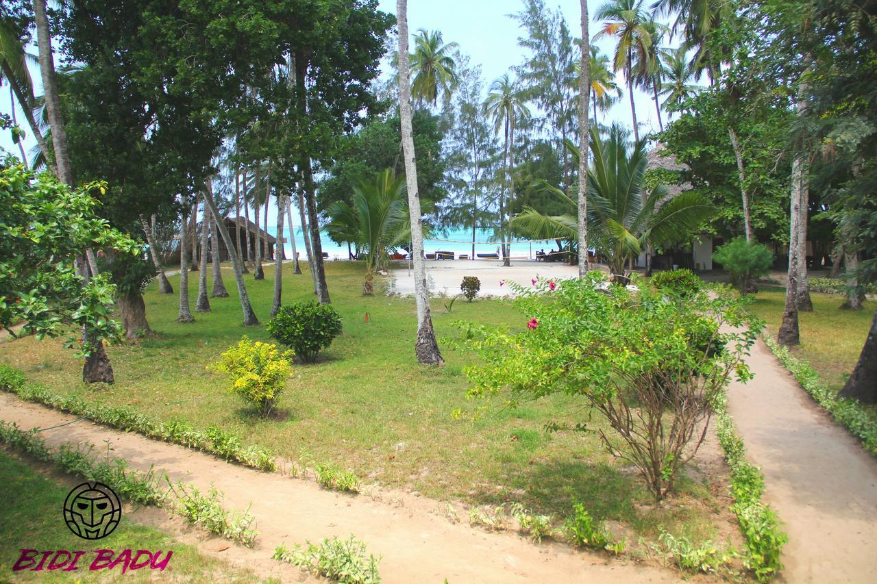 Хостел Soul Breeze Backpackers Diani Діані-Біч Екстер'єр фото