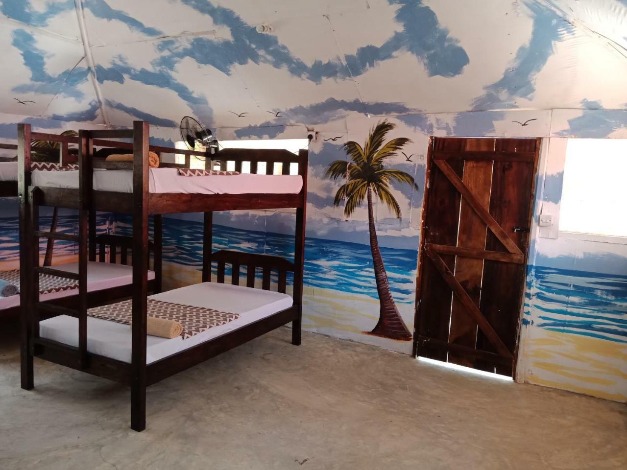 Хостел Soul Breeze Backpackers Diani Діані-Біч Екстер'єр фото
