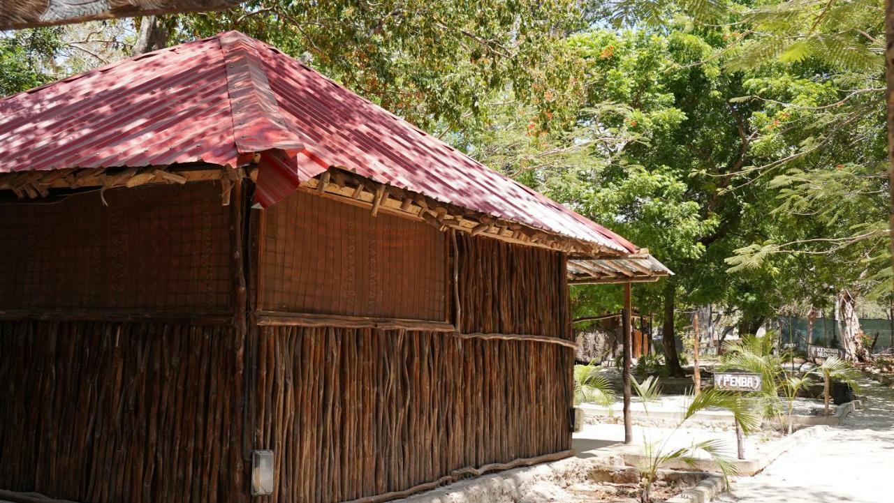 Хостел Soul Breeze Backpackers Diani Діані-Біч Екстер'єр фото