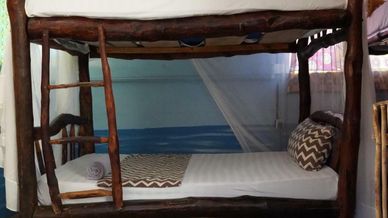 Хостел Soul Breeze Backpackers Diani Діані-Біч Екстер'єр фото