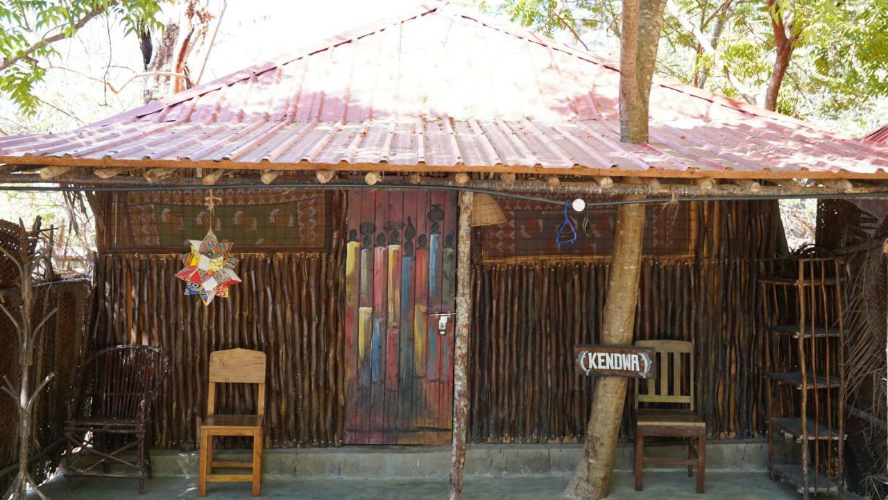 Хостел Soul Breeze Backpackers Diani Діані-Біч Екстер'єр фото